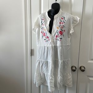 White babydoll dress, with floral design